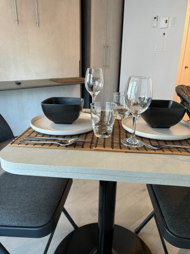 Dinette - 604-2320 Rue Tupper, Montréal (Ville-Marie), QC - Indoor