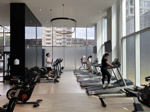 Exercise Room - 604-2320 Rue Tupper, Montréal (Ville-Marie), QC - Indoor Photo Showing Gym Room