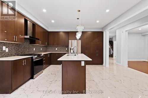 32 Sparkle Drive, Thorold (Rolling Meadows), ON - Indoor Photo Showing Kitchen With Upgraded Kitchen