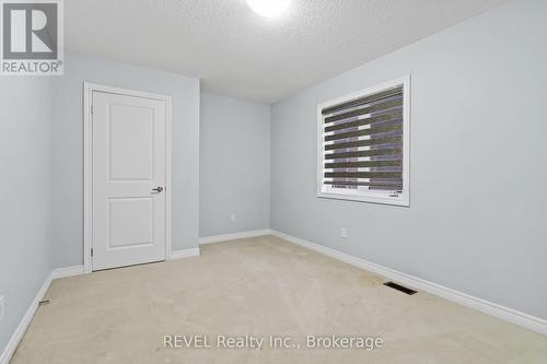 32 Sparkle Drive, Thorold (Rolling Meadows), ON - Indoor Photo Showing Other Room