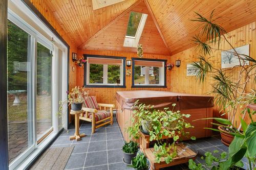 Hot tub - 21 Rue Du Domaine-Dancoste, Sainte-Marguerite-Du-Lac-Masson, QC -  With Exterior