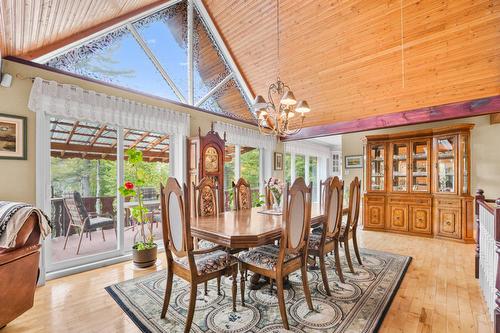 Dining room - 21 Rue Du Domaine-Dancoste, Sainte-Marguerite-Du-Lac-Masson, QC - Indoor Photo Showing Dining Room