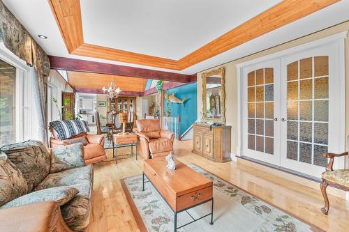 Living room - 21 Rue Du Domaine-Dancoste, Sainte-Marguerite-Du-Lac-Masson, QC - Indoor Photo Showing Living Room