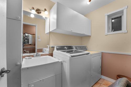 Laundry room - 21 Rue Du Domaine-Dancoste, Sainte-Marguerite-Du-Lac-Masson, QC - Indoor Photo Showing Laundry Room
