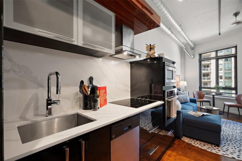 511-1029 View St, Victoria, BC - Indoor Photo Showing Kitchen