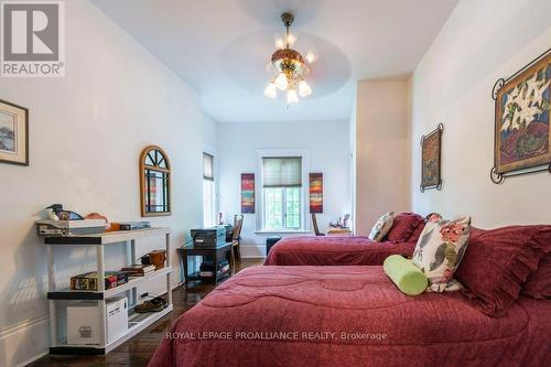5 - 233 John Street, Belleville (Belleville Ward), ON - Indoor Photo Showing Bedroom