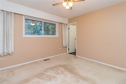 3570 Auchinachie Rd, Duncan, BC - Indoor Photo Showing Other Room