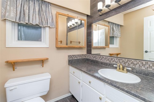 3570 Auchinachie Rd, Duncan, BC - Indoor Photo Showing Bathroom