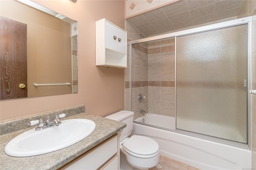 3570 Auchinachie Rd, Duncan, BC - Indoor Photo Showing Bathroom