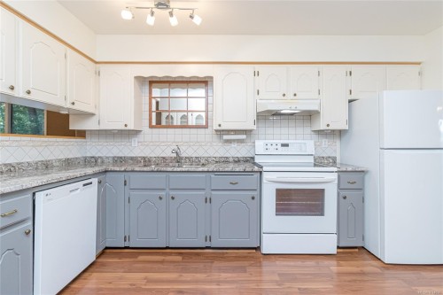 3570 Auchinachie Rd, Duncan, BC - Indoor Photo Showing Kitchen