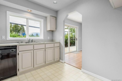 A & B-792 12Th St, Courtenay, BC - Indoor