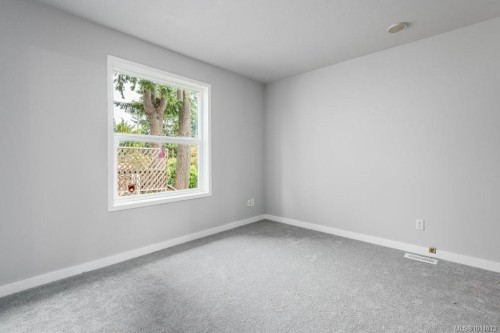 A & B-792 12Th St, Courtenay, BC - Indoor Photo Showing Other Room