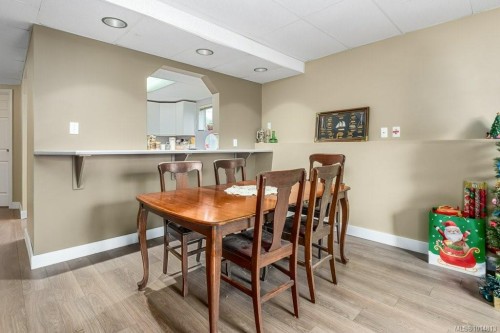 A & B-792 12Th St, Courtenay, BC - Indoor Photo Showing Dining Room