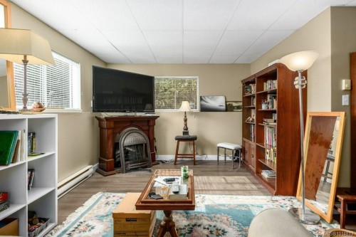 A & B-792 12Th St, Courtenay, BC - Indoor With Fireplace