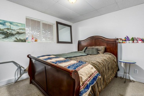 A & B-792 12Th St, Courtenay, BC - Indoor Photo Showing Bedroom