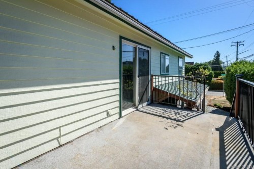 A & B-792 12Th St, Courtenay, BC - Outdoor With Deck Patio Veranda With Exterior