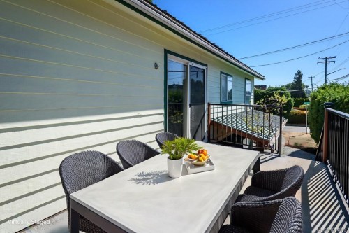 A & B-792 12Th St, Courtenay, BC - Outdoor With Deck Patio Veranda With Exterior