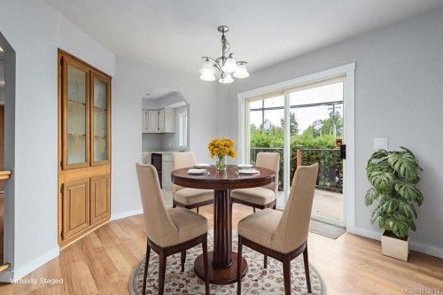 A & B-792 12Th St, Courtenay, BC - Indoor Photo Showing Dining Room