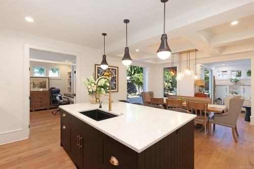 563 Eaglecrest Dr, Qualicum Beach, BC 