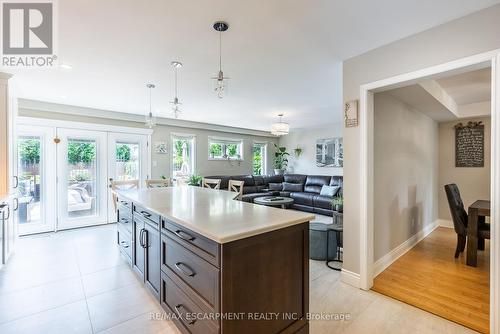 40 Premier Road, Hamilton, ON - Indoor Photo Showing Kitchen With Upgraded Kitchen