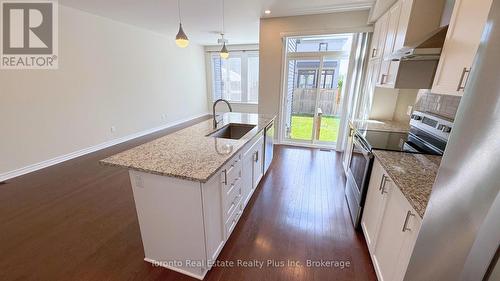 90 Nepeta Crescent, Ottawa, ON - Indoor Photo Showing Kitchen With Upgraded Kitchen