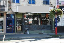 621 BLOOR STREET W  Toronto, ON M6G 1K8