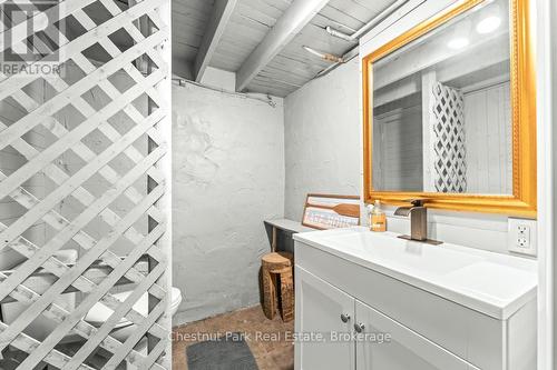 893 Relative Road, Armour, ON - Indoor Photo Showing Bathroom