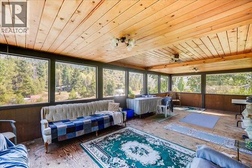 807 Waterloo Road, Ootischenia, BC - Indoor Photo Showing Other Room