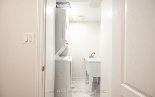 Legal Bsmt-5615 Heatherleigh Avenue, Mississauga, ON - Indoor Photo Showing Laundry Room