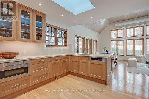 69 Allan Street, Oakville (Oo Old Oakville), ON - Indoor