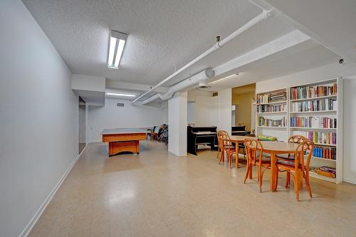 Salle communautaire - 309-1550 Av. Panama, Brossard, QC - Indoor