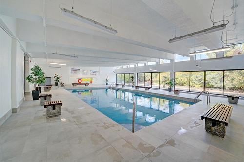 Piscine - 309-1550 Av. Panama, Brossard, QC - Indoor Photo Showing Other Room With In Ground Pool