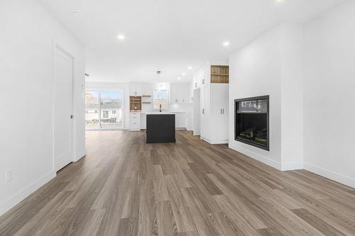 Living room - Rue Du Havre, Lévis (Les Chutes-De-La-Chaudière-Ouest), QC - Indoor Photo Showing Other Room With Fireplace