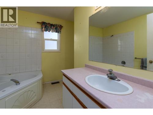 3566 Newell Avenue, Terrace, BC - Indoor Photo Showing Bathroom