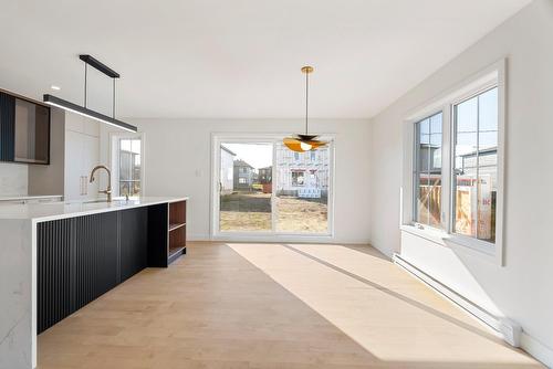 Salle à manger - Rue De Modène, Québec (La Haute-Saint-Charles), QC 