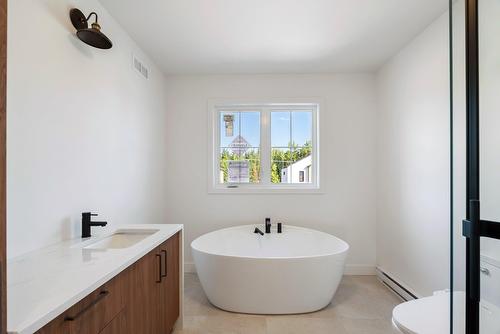 Salle de bains - Rue De Modène, Québec (La Haute-Saint-Charles), QC 