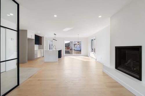 Salon - Rue De Modène, Québec (La Haute-Saint-Charles), QC 