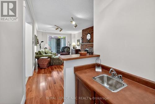 1152 Rushbrooke Drive, Oakville (Ga Glen Abbey), ON - Indoor Photo Showing Kitchen