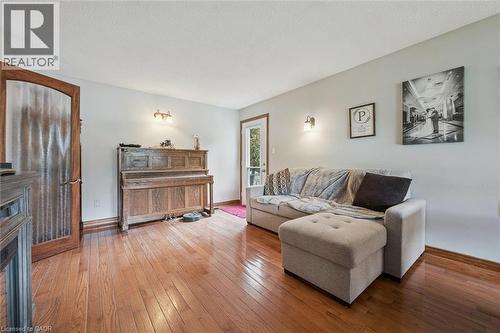 10 Northwood Crescent, Guelph, ON - Indoor Photo Showing Living Room
