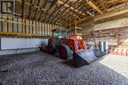 Storage side of Workshop with sliding door - 