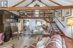 Family room with vaulted ceilings - 