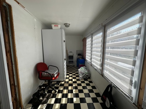 Mud Room - 60 Route 132 O., Sainte-Anne-De-La-Pocatière, QC - Indoor