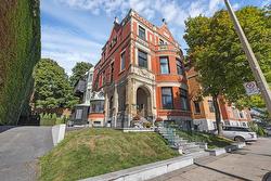 1565  - 1569 Av. du Docteur-Penfield  Montréal (Ville-Marie), QC H3G 1C6