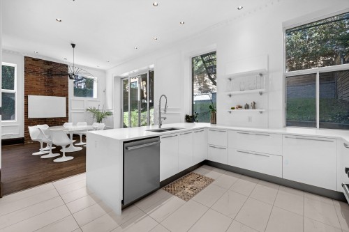 Cuisine - 1565  - 1569 Av. Du Docteur-Penfield, Montréal (Ville-Marie), QC - Indoor Photo Showing Kitchen With Double Sink With Upgraded Kitchen