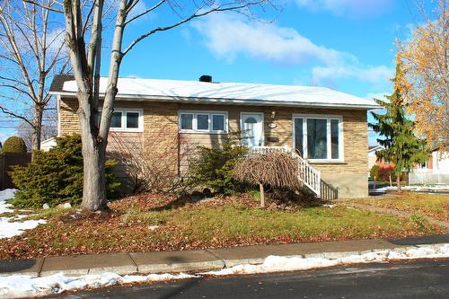 3670 Rue Labrosse  Longueuil (Saint-Hubert), QC J3Y 3C6