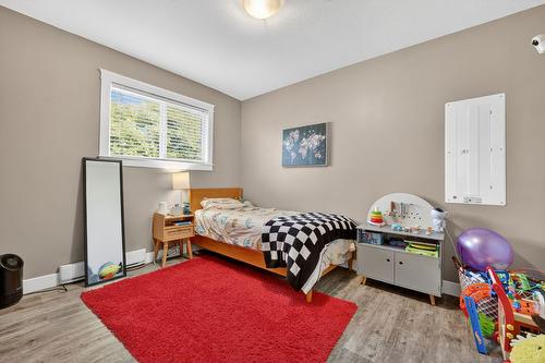 420 Hardie Road, Kelowna, BC - Indoor Photo Showing Bedroom