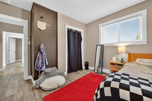 420 Hardie Road, Kelowna, BC - Indoor Photo Showing Bedroom