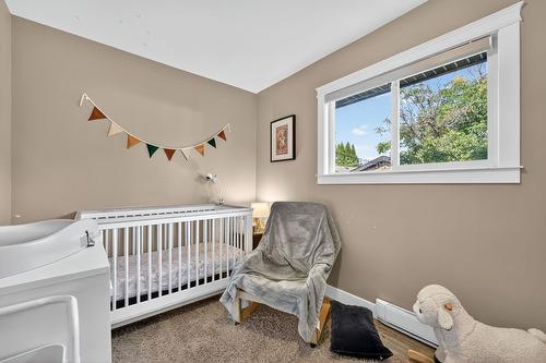 420 Hardie Road, Kelowna, BC - Indoor Photo Showing Bedroom