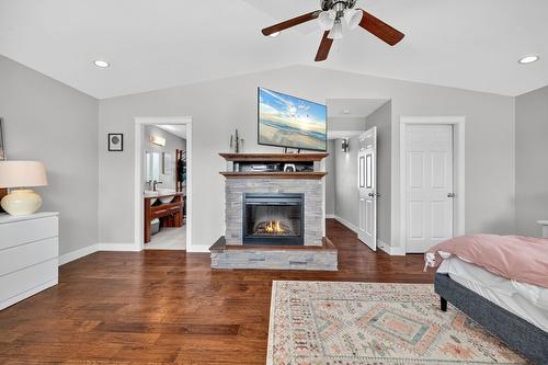 420 Hardie Road, Kelowna, BC - Indoor With Fireplace