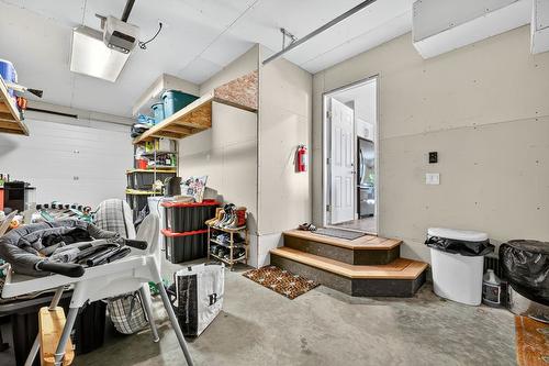 420 Hardie Road, Kelowna, BC - Indoor Photo Showing Garage